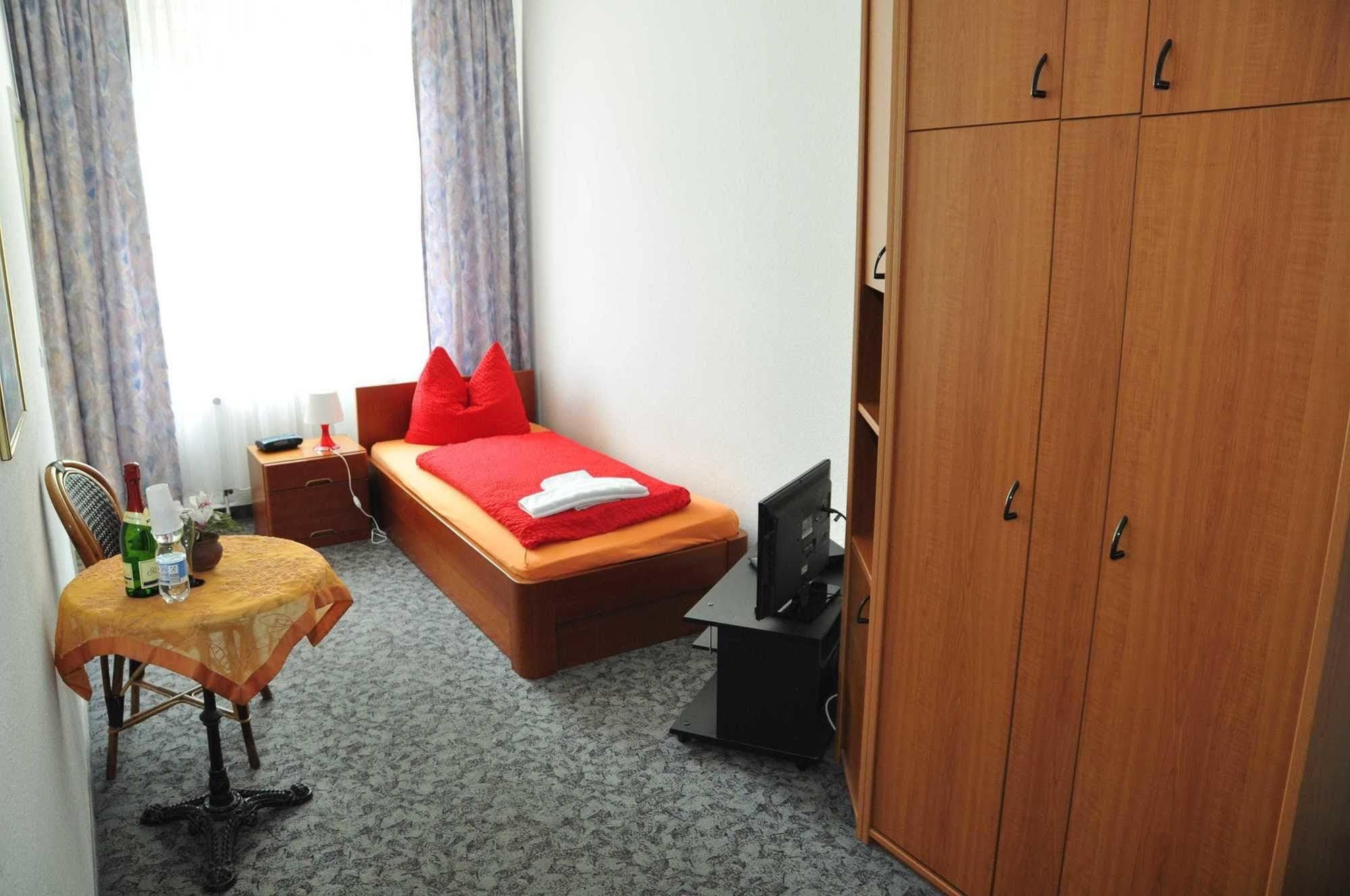 Pension Leipzig Georgplatz Buitenkant foto